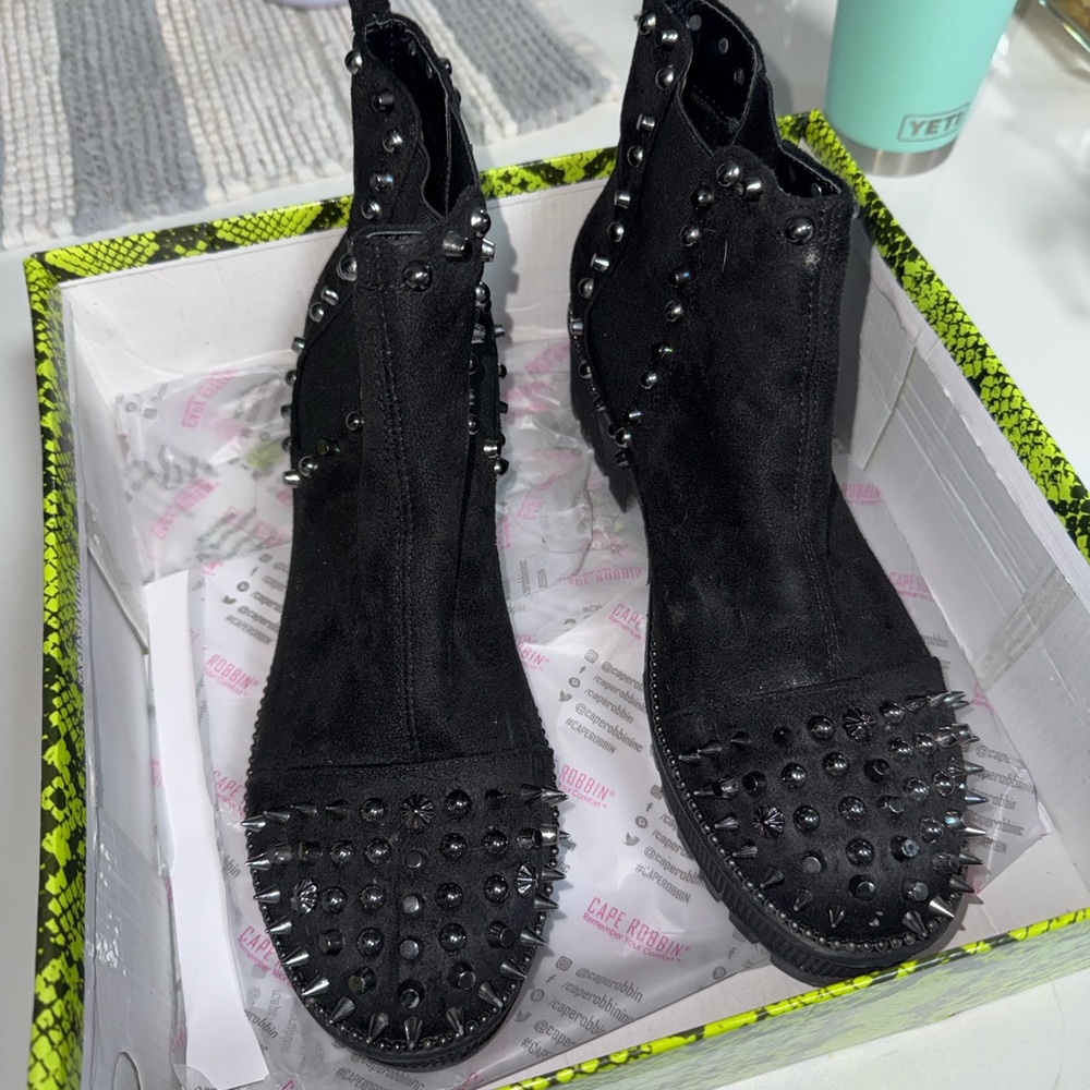Cape Robbin Spiky Studded Black Chelsea Combat Boots 10 - Picture 4 of 5